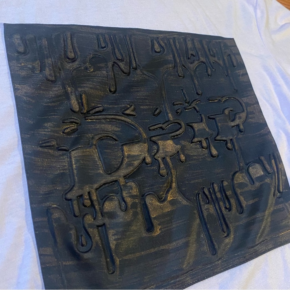 Cool unique t-shirt with textured graffiti design, size S